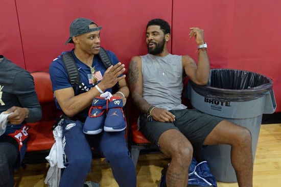 他第四节突然爆发，带队直接反超（末节他火力全开，率队一举反超）