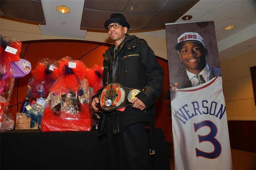 轻伤不下火线！记者：姆巴佩左手无名指骨折，但仍将出战曼城（记者：姆巴佩左手无名指骨折，仍将带伤出战曼城）