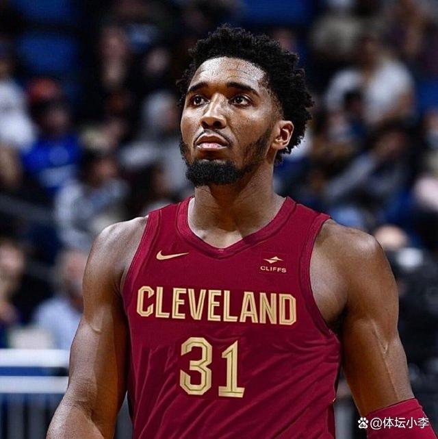 掘金约基奇豪取三双助球队连胜（约基奇砍三双，掘金豪取连胜）