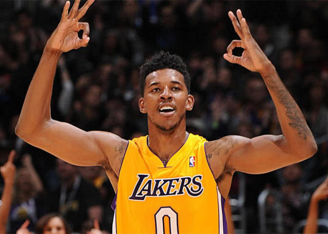 詹姆斯三节战罢得6分，距离连续1298场得分上双还差4分（三节仅得6分，詹姆斯距连续1298场得分上双还差4分）