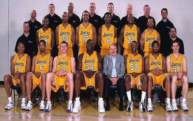 外媒：下赛季欧冠联赛阶段用球将采用白+薄荷绿+紫创新配色（外媒：欧冠下赛季比赛用球将启用白、薄荷绿与紫的全新配色）